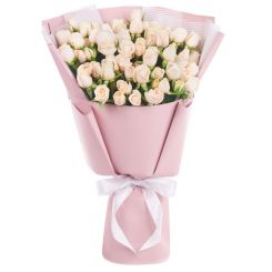 Bouquet of cream roses 