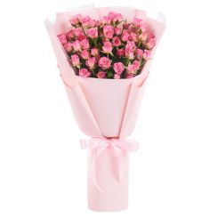 Bouquet of pink bush roses 