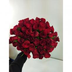 Букет с большими красными розами без упаковки