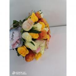 Букет с нежными розами разноцветный
