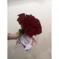 Букетик маленький с розочками алого цвета
